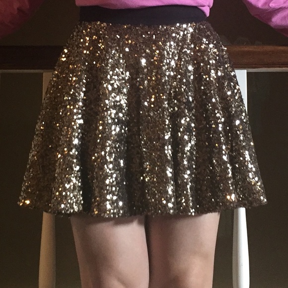 Gold sequin frilly skirt - Picture 4 of 5